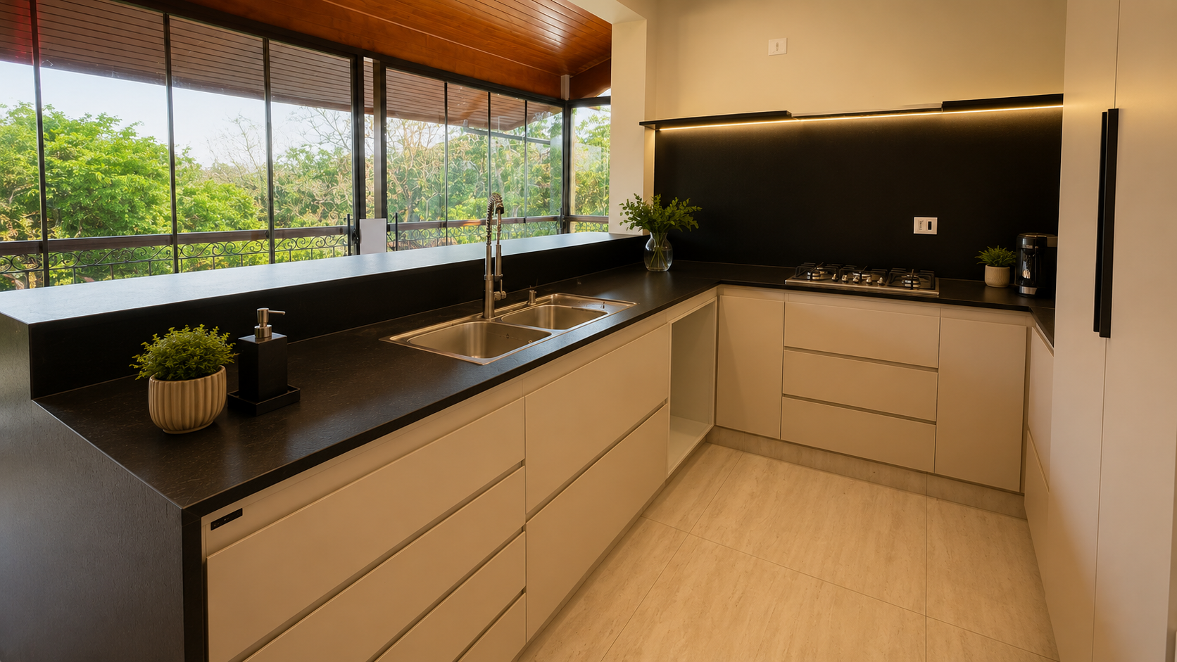 Cozinha planejada em L com vista para o jardim